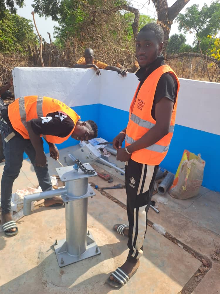 Pose d'une pompe à motricité humaine